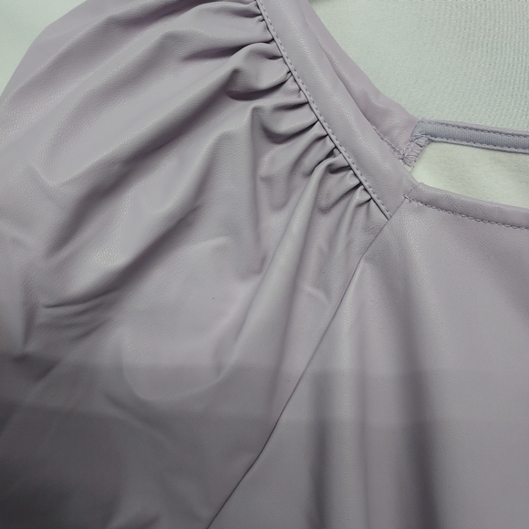 NWT Lavender polyurethane size 18 sporty Top. - Picture 3 of 9